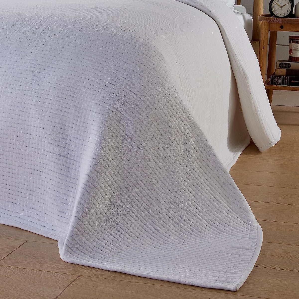 OLIVIA ROCCO Hotel Collection Quilted Bedspread 240x260 cm White and Grey 100% Sustainable Cotton Super Soft Easy-Care Home Essential