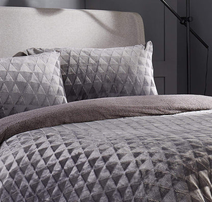 OLIVIA ROCCO Geometric Reversible Teddy Bear Faux Fur Duvet Set Ultra Soft Bedding